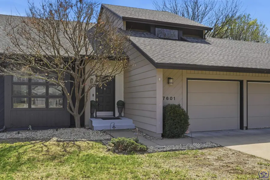 7601 SW Oxfordshire Rd, Topeka, KS 66614 - #2