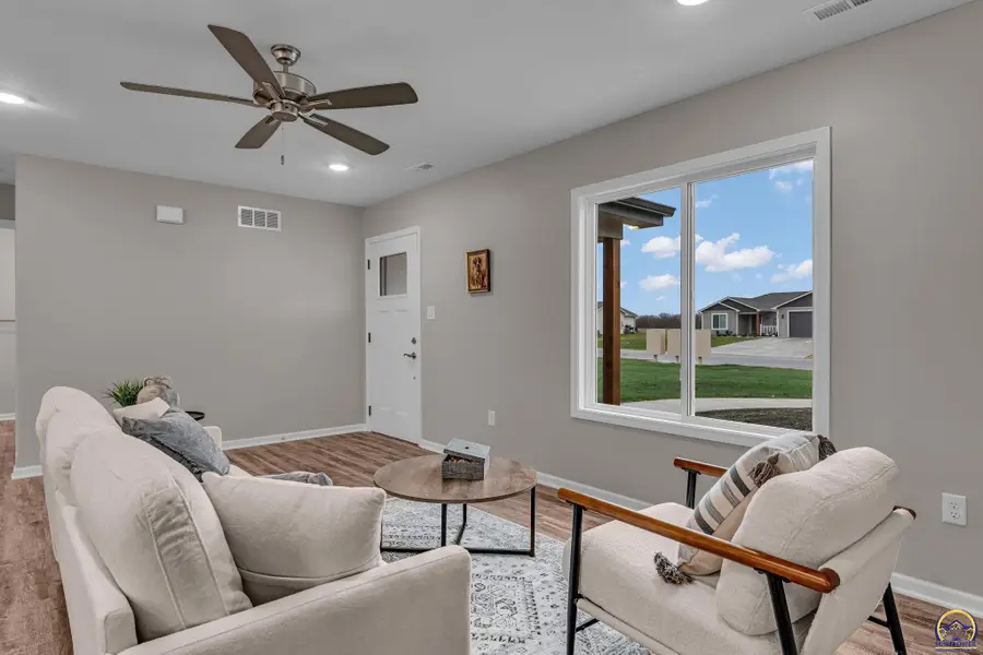 715 SW Teresa Ct, Carbondale, KS 66414 - #3