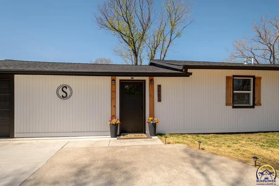 3985 43rd St, Meriden, KS 66512 - #3