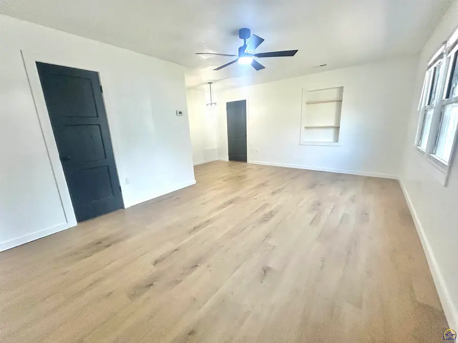 459 SE 33rd Ter, Topeka, KS 66605 - #2