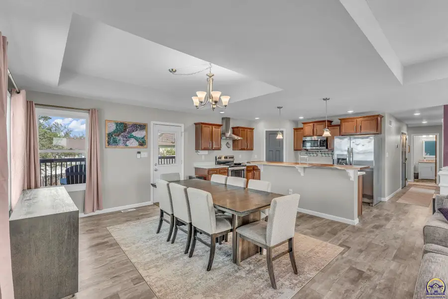 938 SW Woodbridge Pl, Topeka, KS 66606 - #3