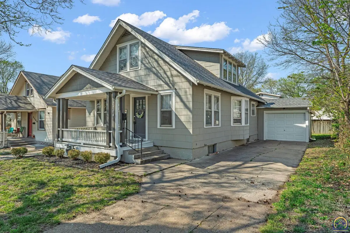 2204 SW Kenilworth Ct, Topeka, KS 66606 - #1