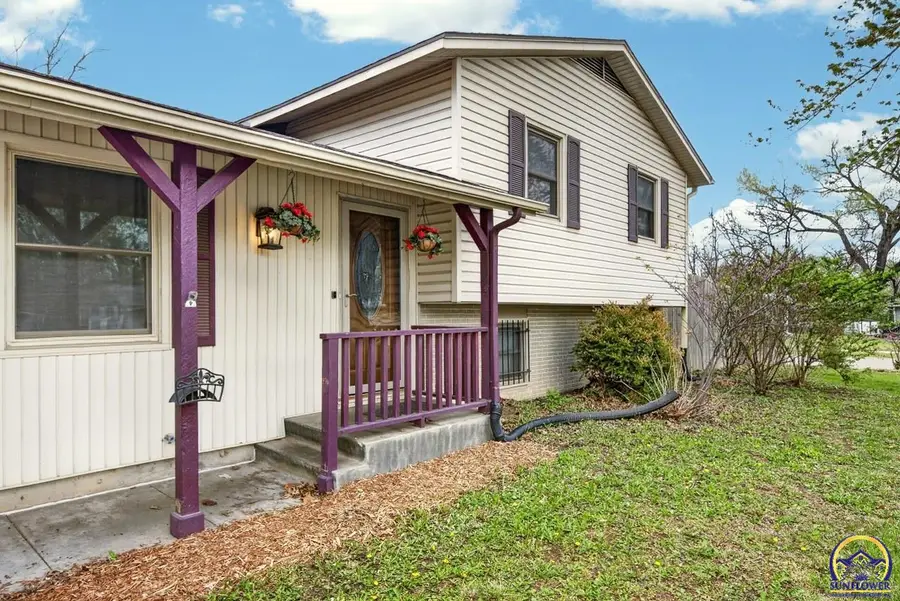 3125 SW Lane St, Topeka, KS 66611 - #2