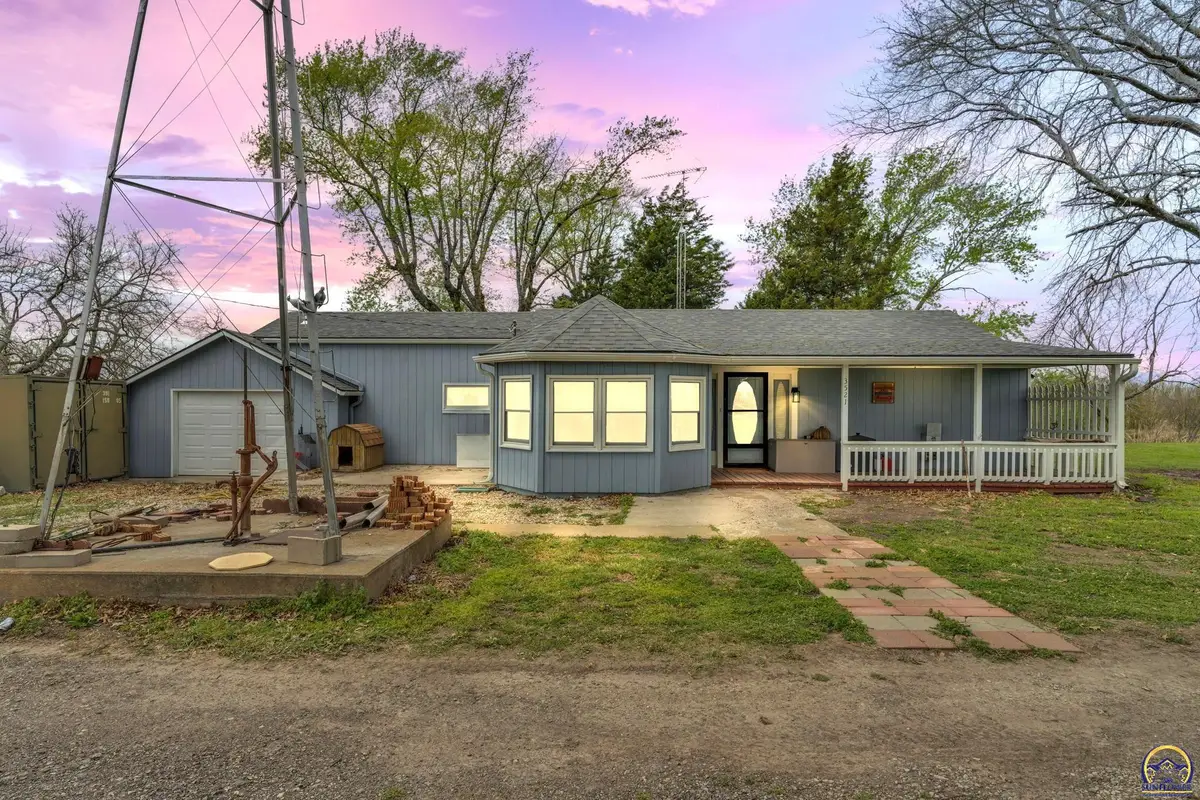 3521 SE 61st St, Berryton, KS 66409 - #1