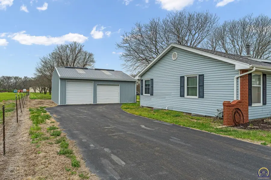 221 NW 62nd St, Topeka, KS 66617 - #3