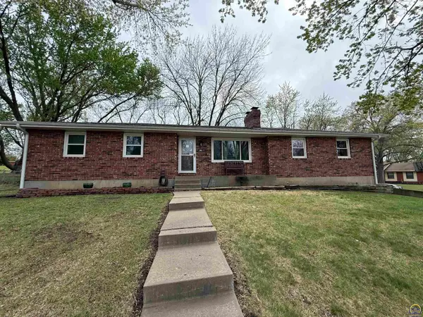 3411 SE Island Cir, Topeka, KS 66605