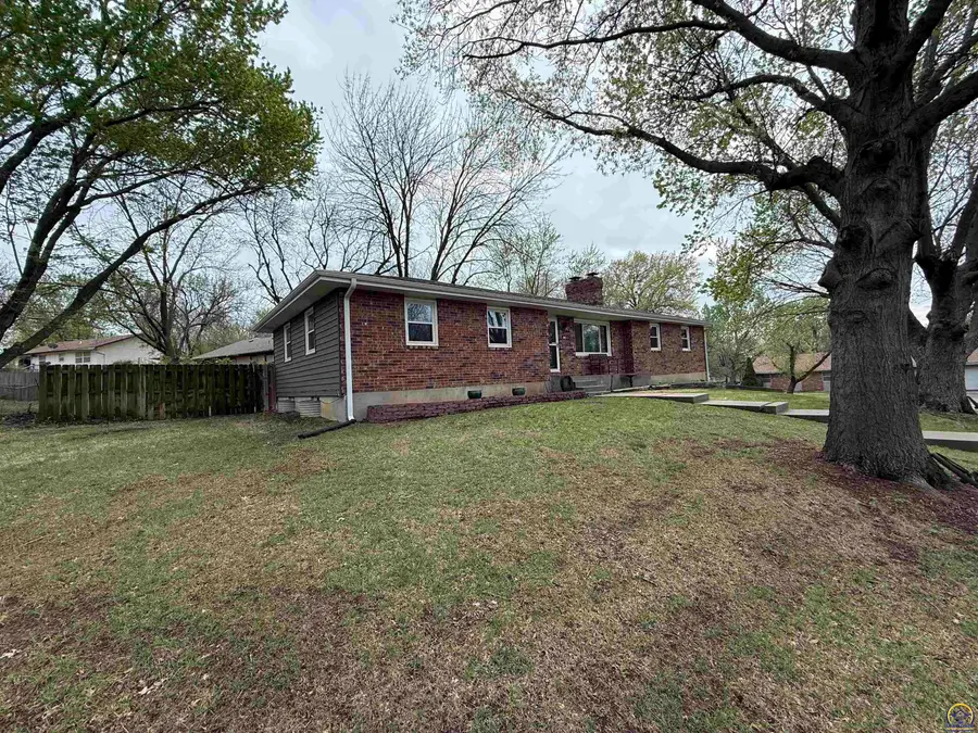 3411 SE Island Cir, Topeka, KS 66605 - #2