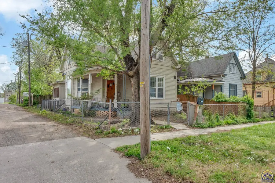 1215 SW 5th St, Topeka, KS 66606 - #2