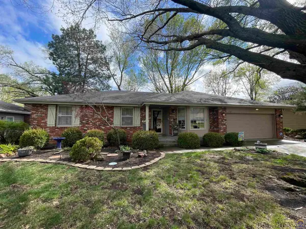 5509 SW 24th St, Topeka, KS 66614