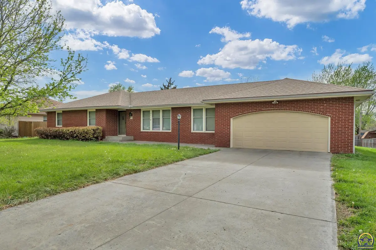 3119 SE Arbor Dr, Topeka, KS 66605 - #1