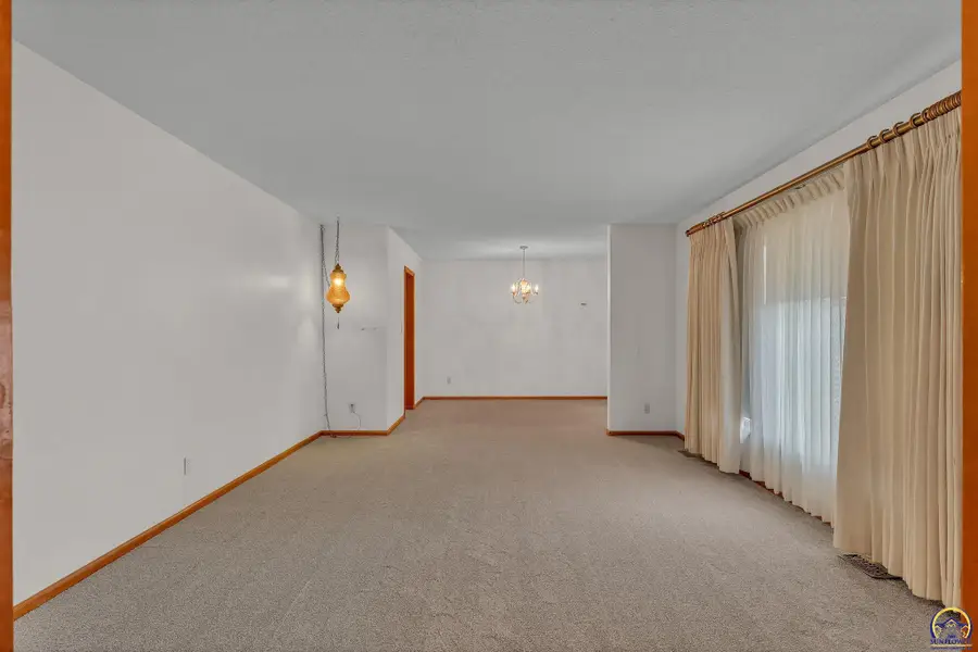 3119 SE Arbor Dr, Topeka, KS 66605 - #2