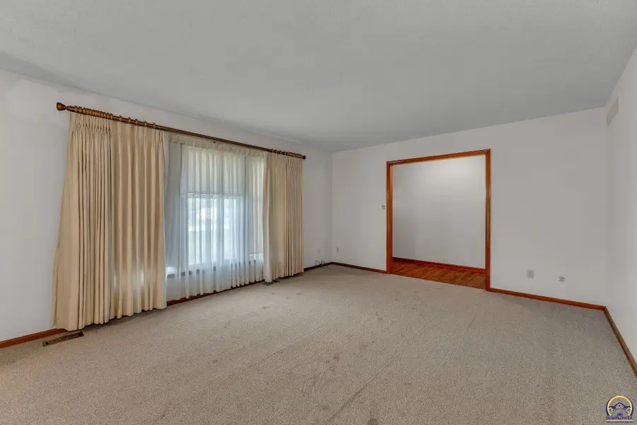 3119 SE Arbor Dr, Topeka, KS 66605 - #3