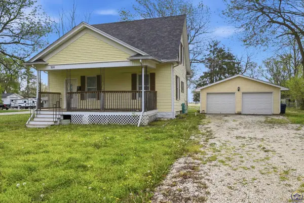 504 S 9th St, Osage City, KS 66523