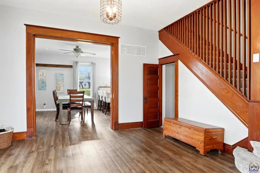 504 S 9th St, Osage City, KS 66523 - #3