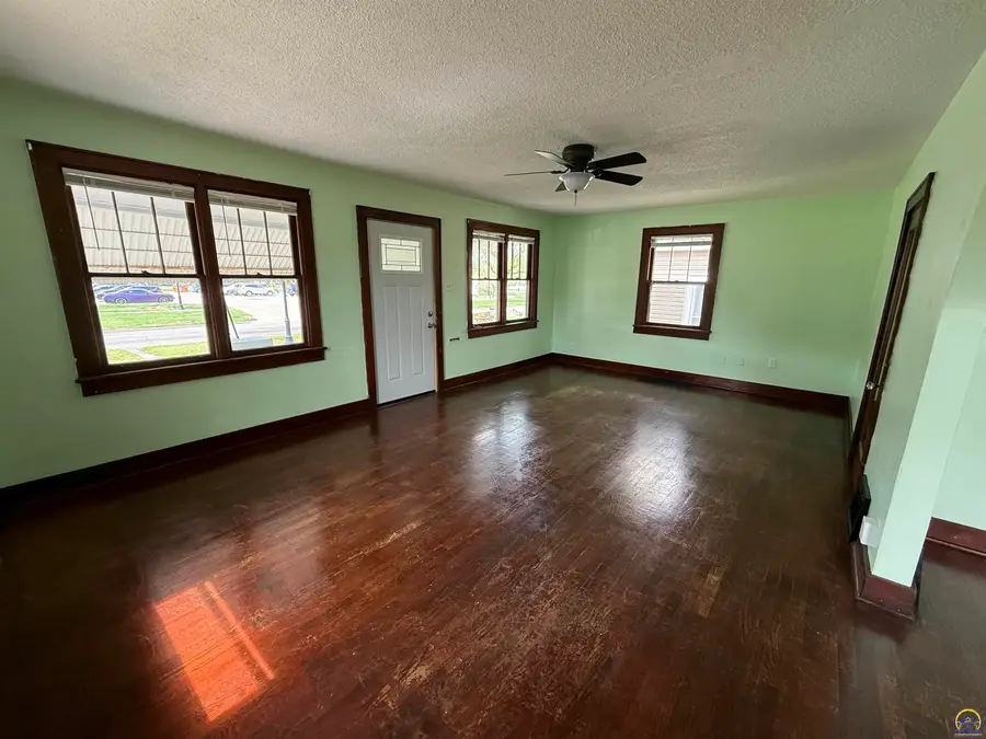 1222 SW Lane St, Topeka, KS 66604 - #3