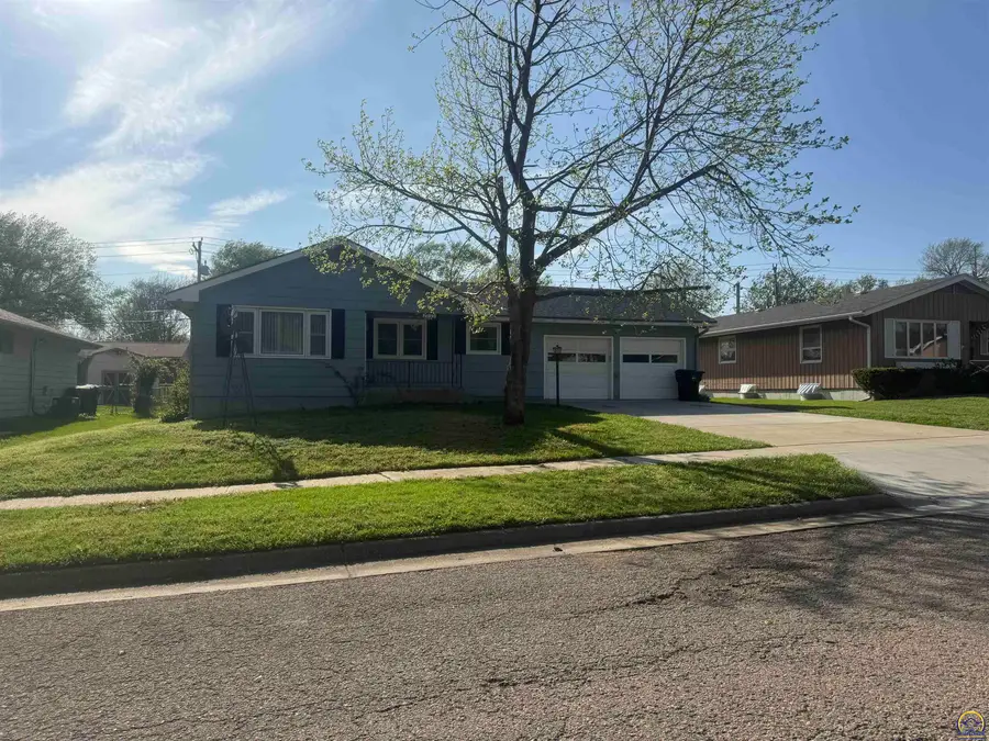 1733 SW Crest Dr, Topeka, KS 66604 - #2