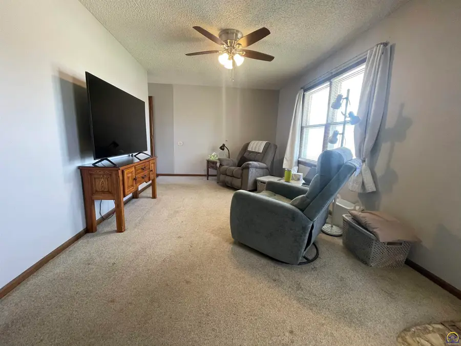 2502 W 18th St, Emporia, KS 66801 - #2