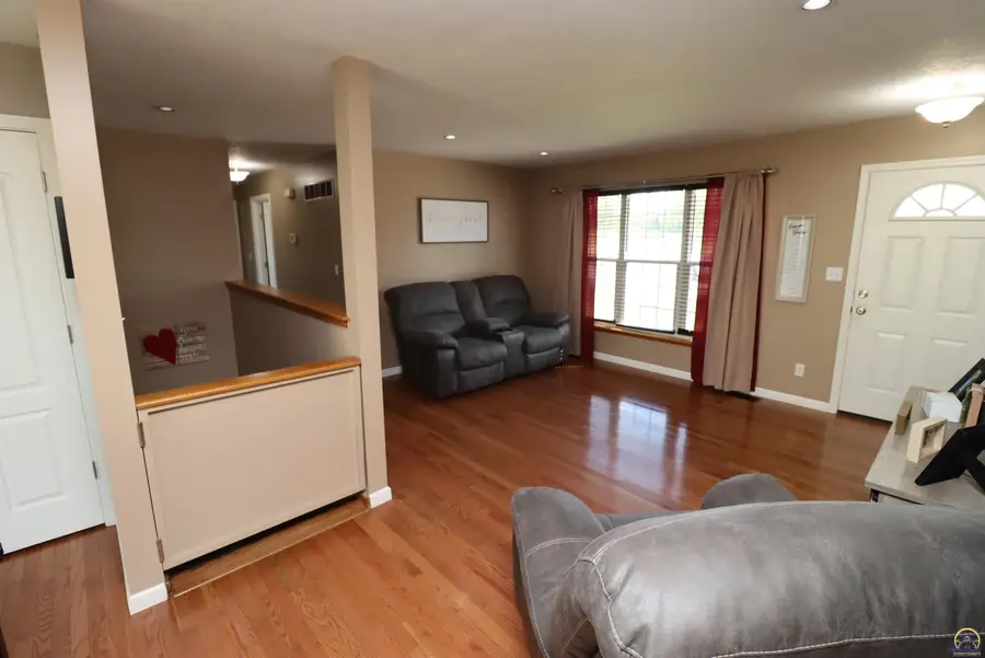 5237 NE Wallace Ln, Topeka, KS 66617 - #3