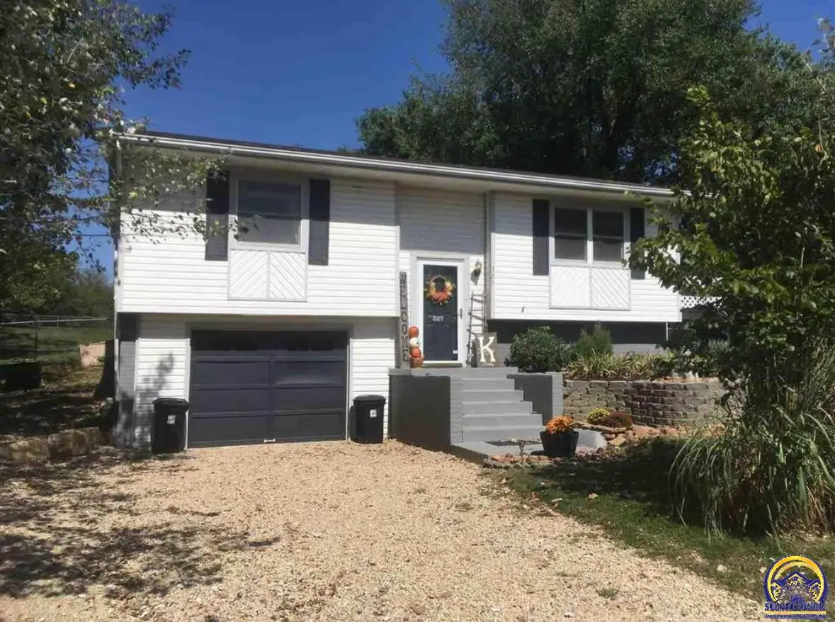 327 Melody Ln, Carbondale, KS 66414 - #1