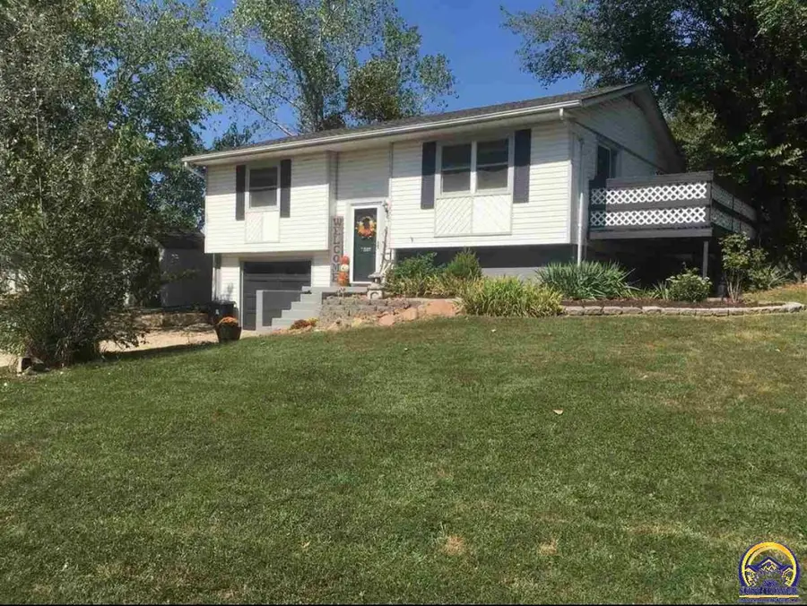 327 Melody Ln, Carbondale, KS 66414 - #2
