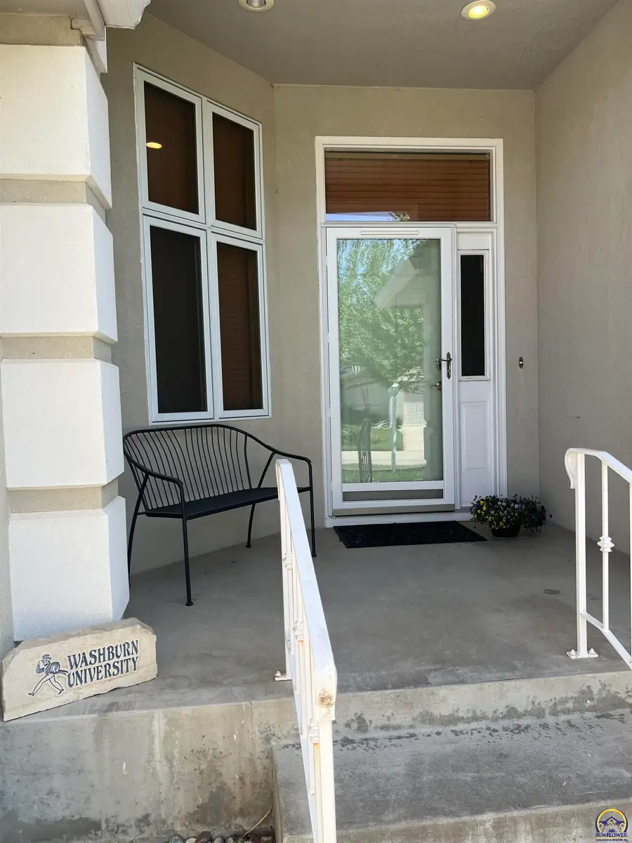 2420 SW Kings Ct, Topeka, KS 66614 - #2