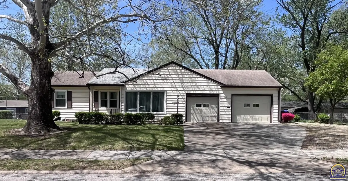 2325 SW James St, Topeka, KS 66614 - #1