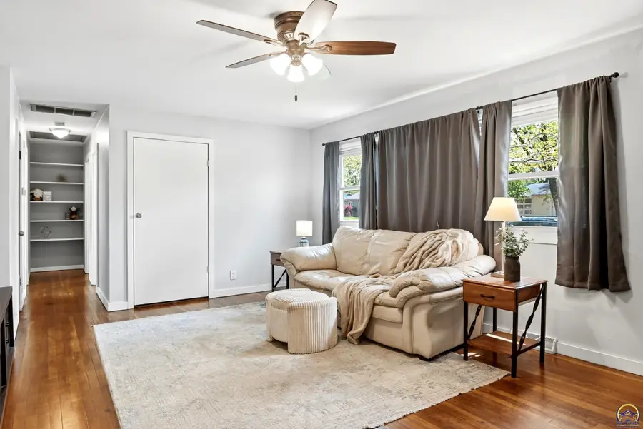 5700 SW Avalon Ln, Topeka, KS 66604 - #3