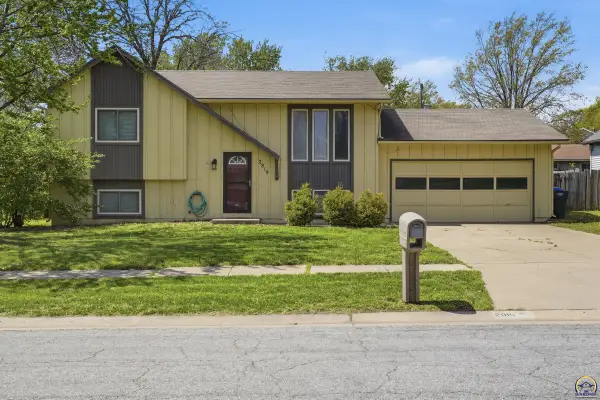 2819 SW Engler Ct, Topeka, KS 66614