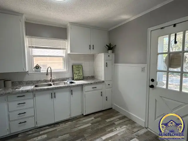 1725 SW Sims Ave, Topeka, KS 66604 - #3