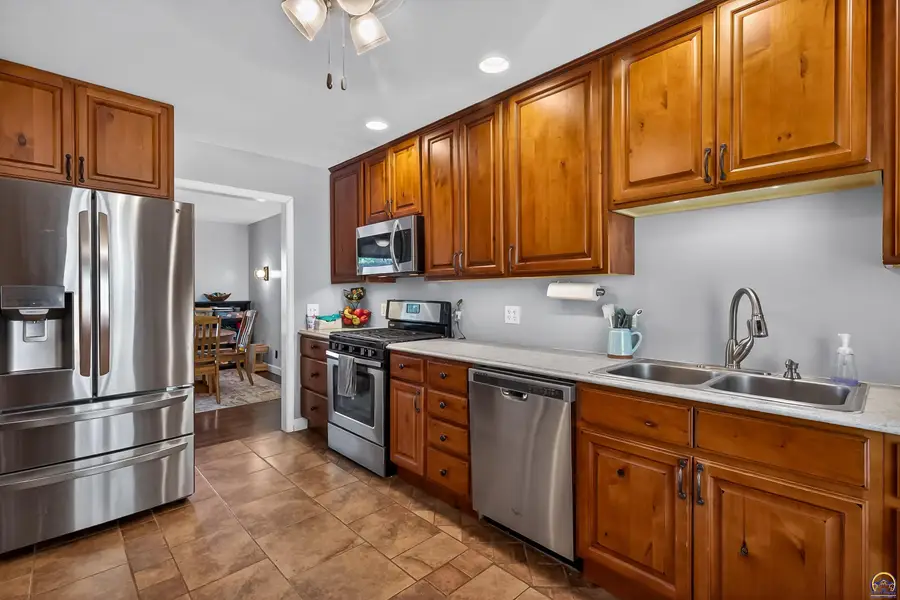 3107 SW Mulvane St, Topeka, KS 66611 - #3