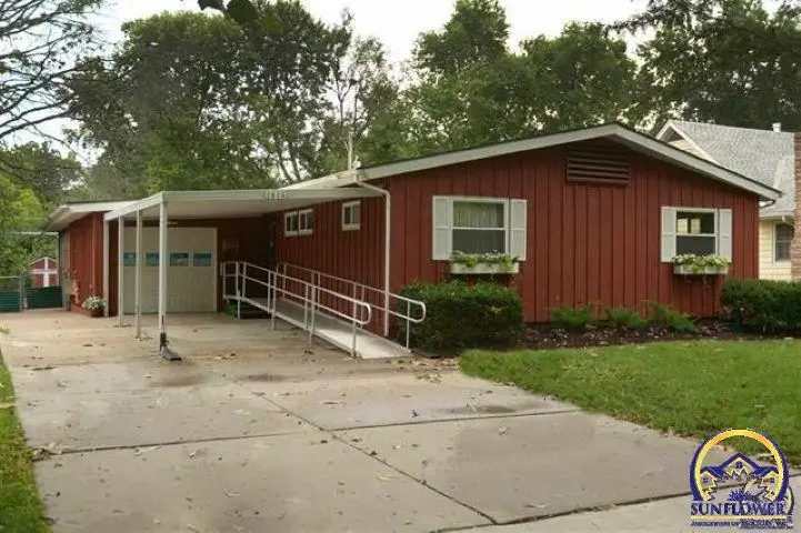1616 SW Burnett Rd, Topeka, KS 66604 - #1