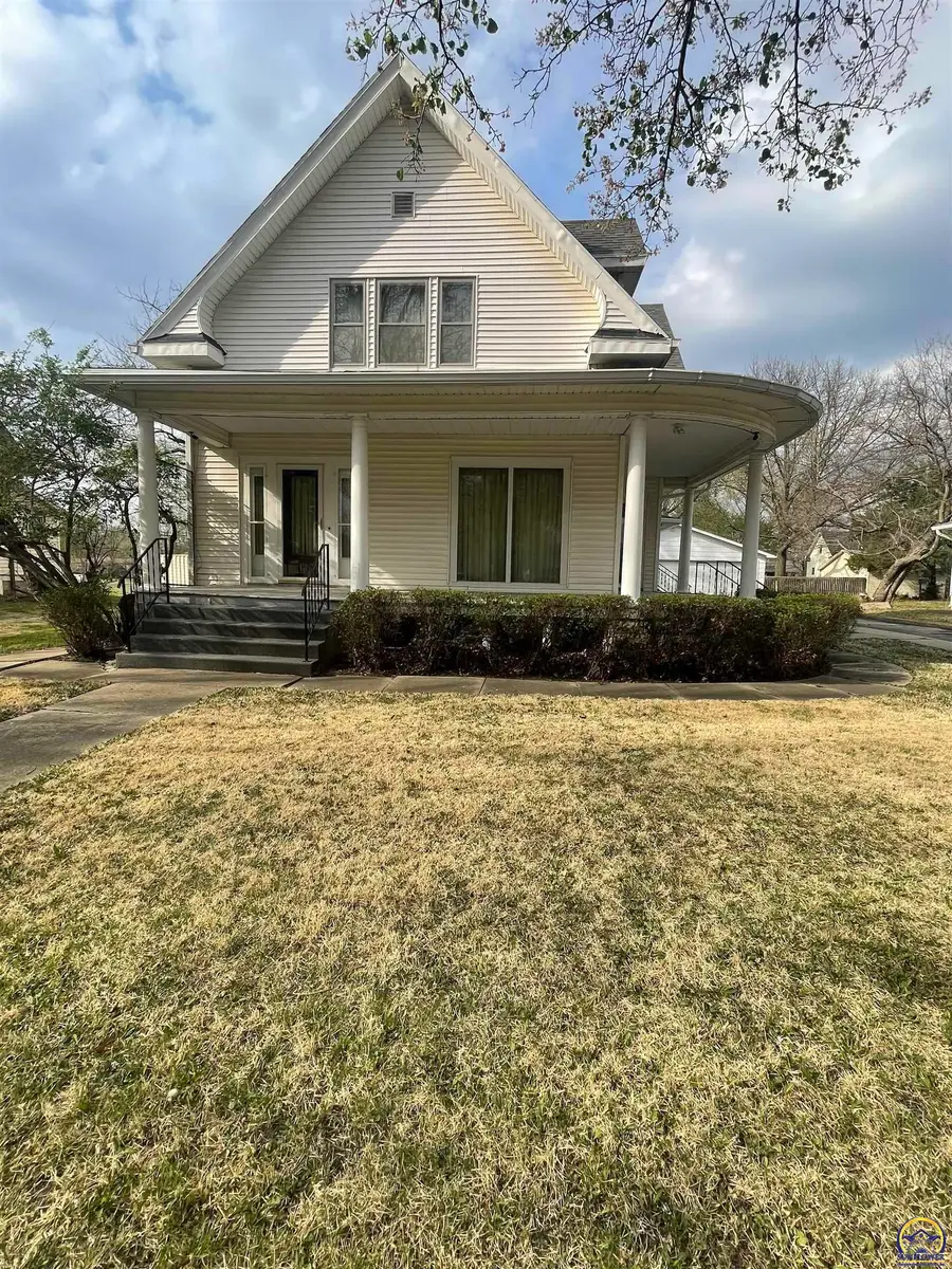 214 W 5th St, Lebo, KS 66856 - #2