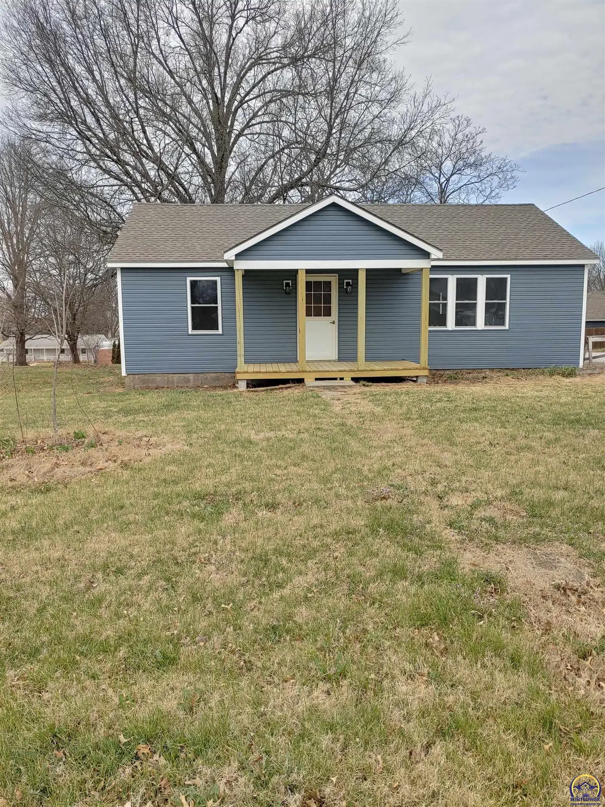 601 S Fredrick St, McLouth, KS 66054 - #1