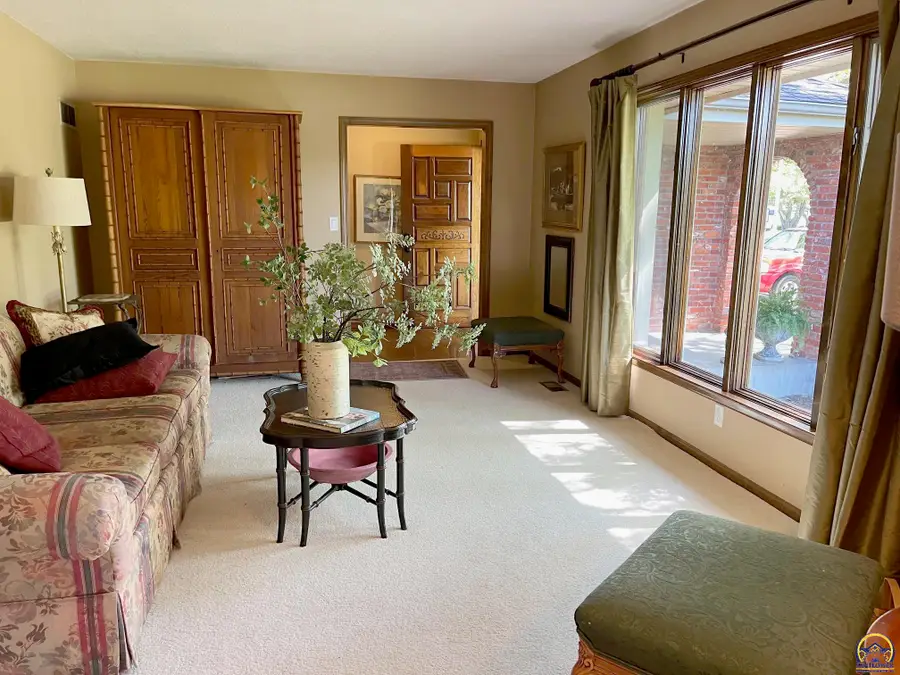 3808 SW Canterbury Town Rd, Topeka, KS 66610 - #3