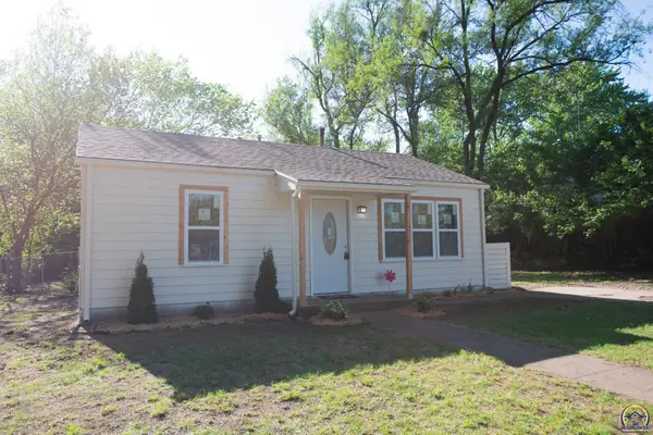 2529 SW Eveningside Dr, Topeka, KS 66614