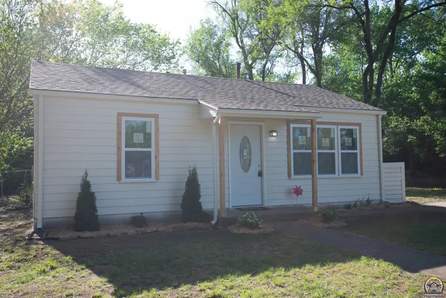 2529 SW Eveningside Dr, Topeka, KS 66614 - #2