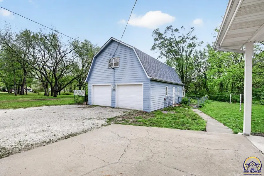 522 S Delaware St, Burlingame, KS 66413 - #2