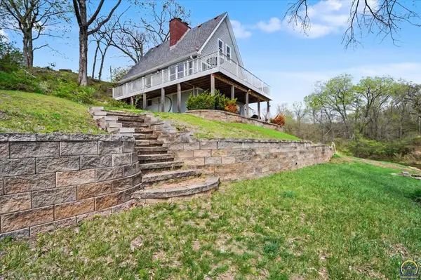 4946 Sioux Ct, McLouth, KS 66054