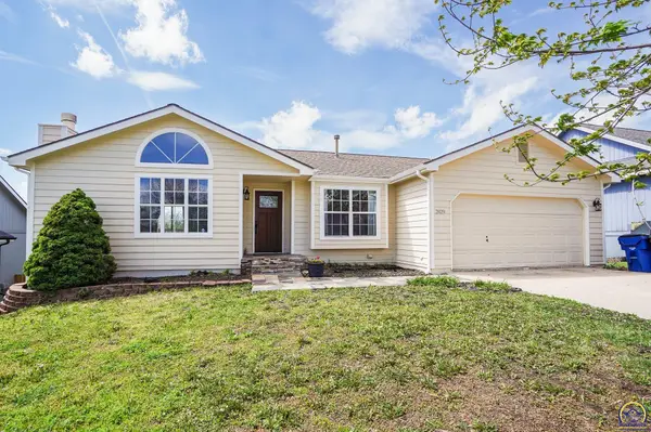 2429 Via Linda Dr, Lawrence, KS 66047