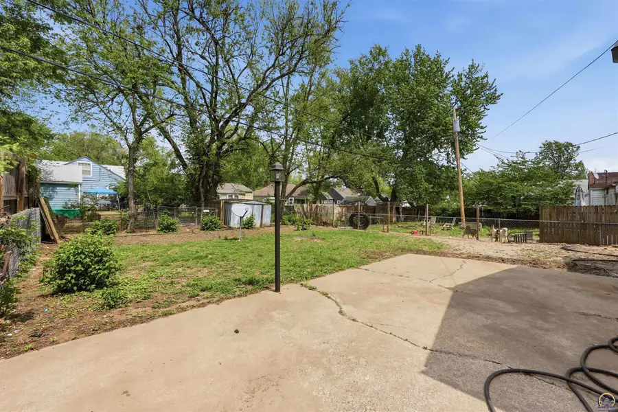 3124 SW 11th St, Topeka, KS 66604 - #3