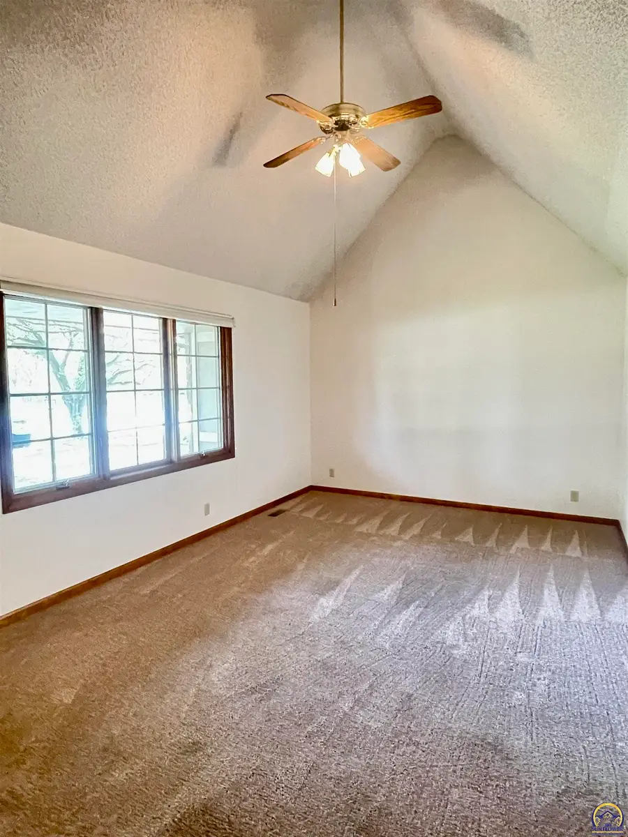 6254 SW 25th St, Topeka, KS 66614 - #3