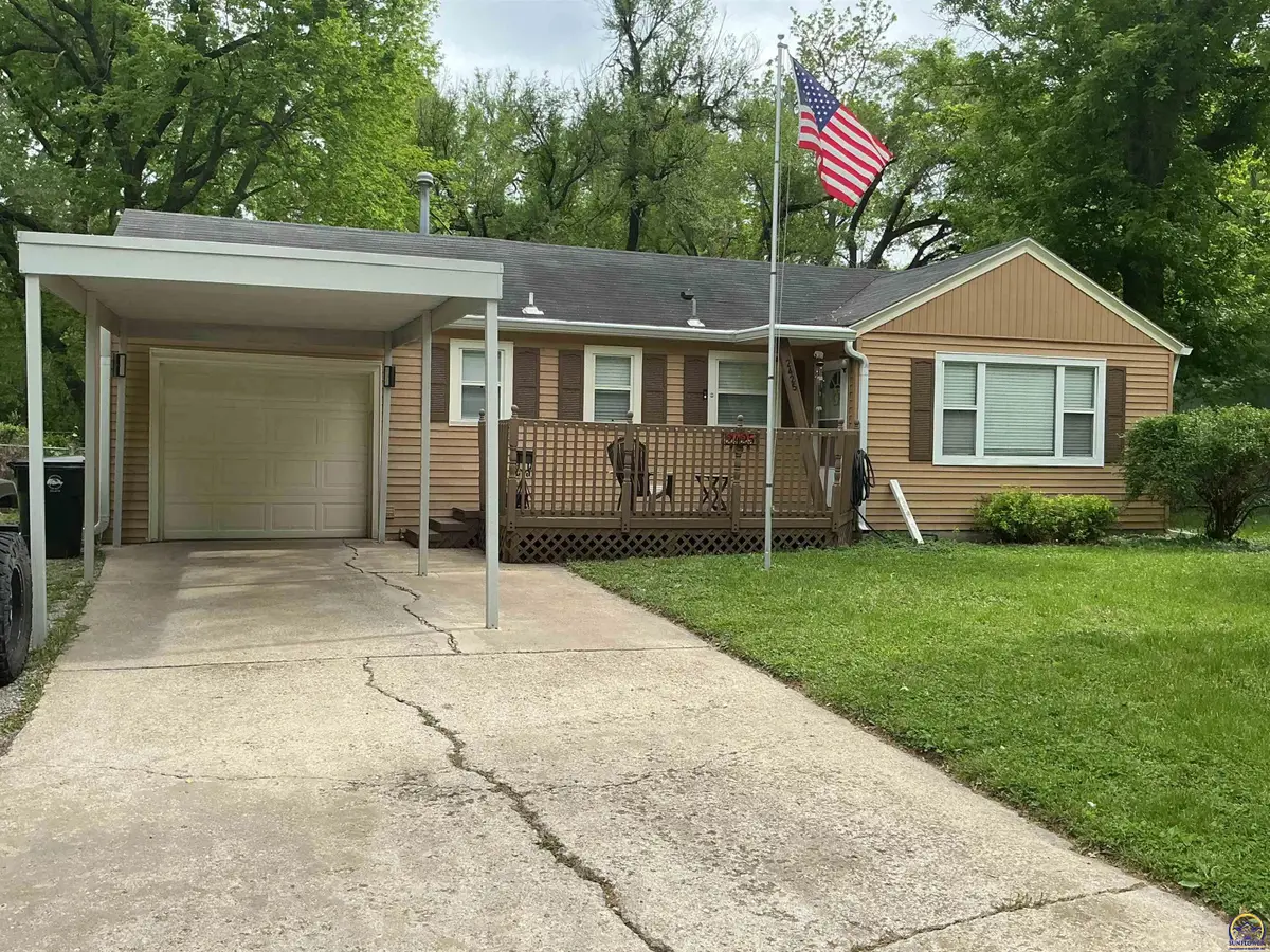 2425 SW 26th Dr, Topeka, KS 66611 - #1
