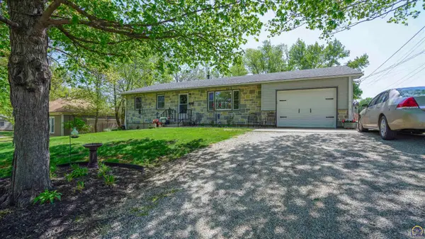 737 W Sixth St., Holton, KS 66436