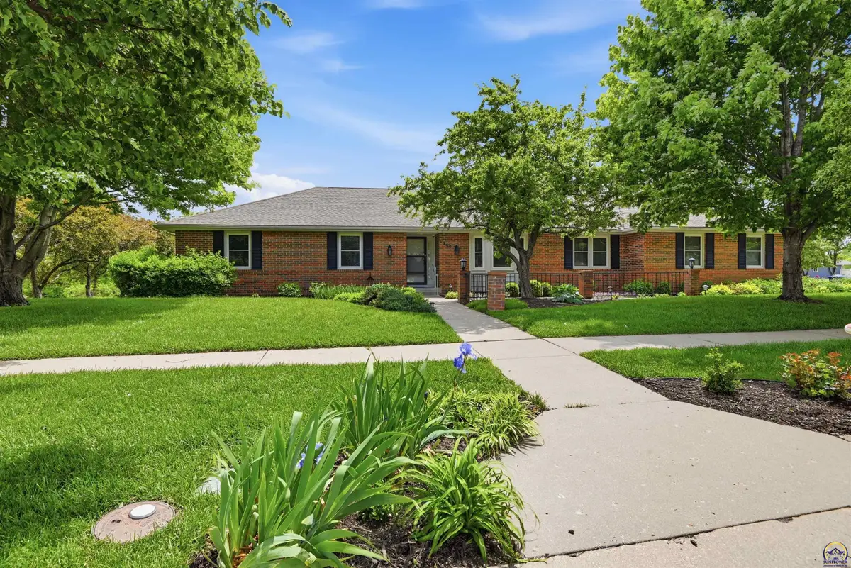 4246 SW Colly Creek Ct, Topeka, KS 66610 - #1