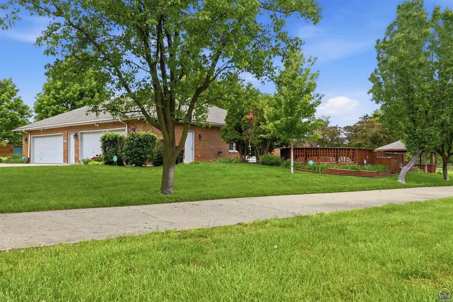4246 SW Colly Creek Ct, Topeka, KS 66610 - #3