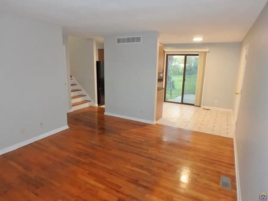 115 SW 40th Ter, Topeka, KS 66609 - #3