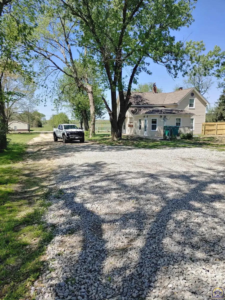 1403 Frazier St, Valley Falls, KS 66088 - #2