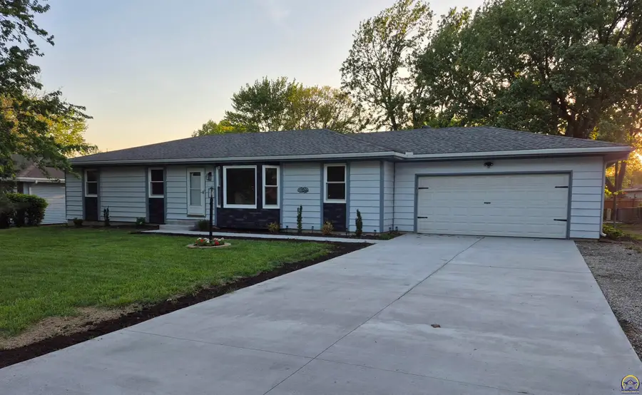 3213 SE Burton St, Topeka, KS 66605 - #3