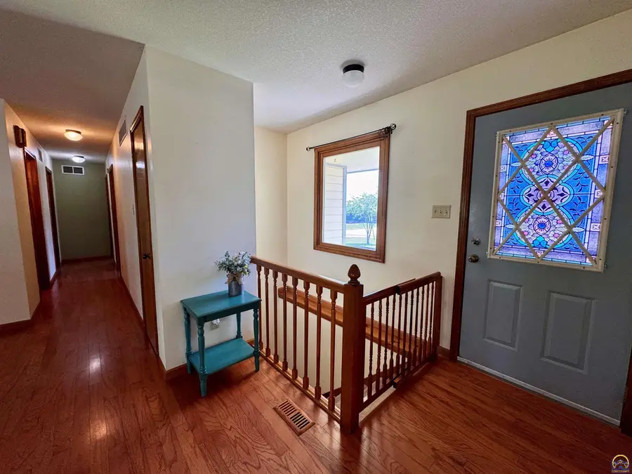 306 E 7th St, Hoyt, KS 66440 - #3