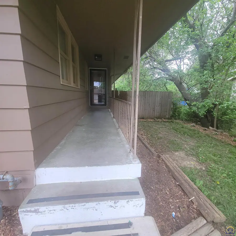 3118 SE Illinois Ave, Topeka, KS 66605 - #2